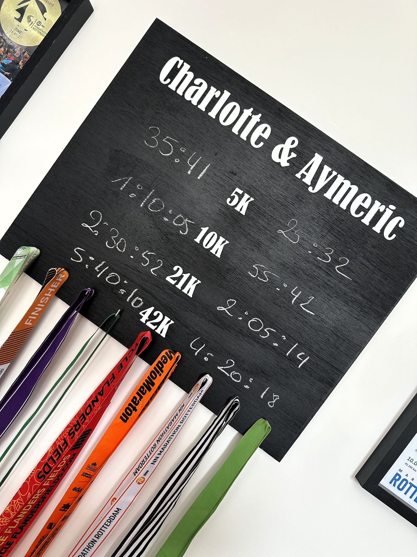 Porte-médailles running personnalisé en bois pour couple - Chrono