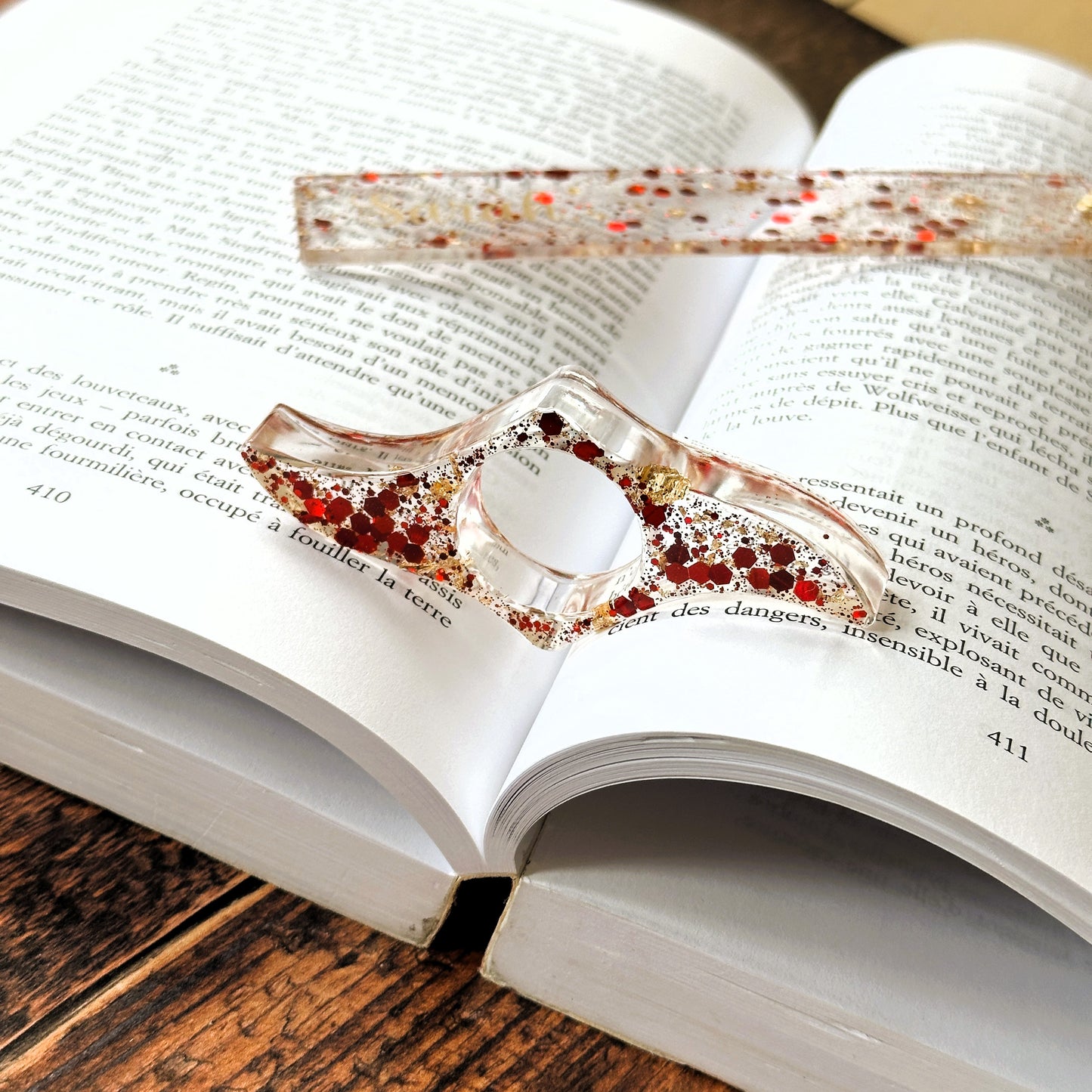 Marque-page et bague de lecture en résine époxy Or et Rouge