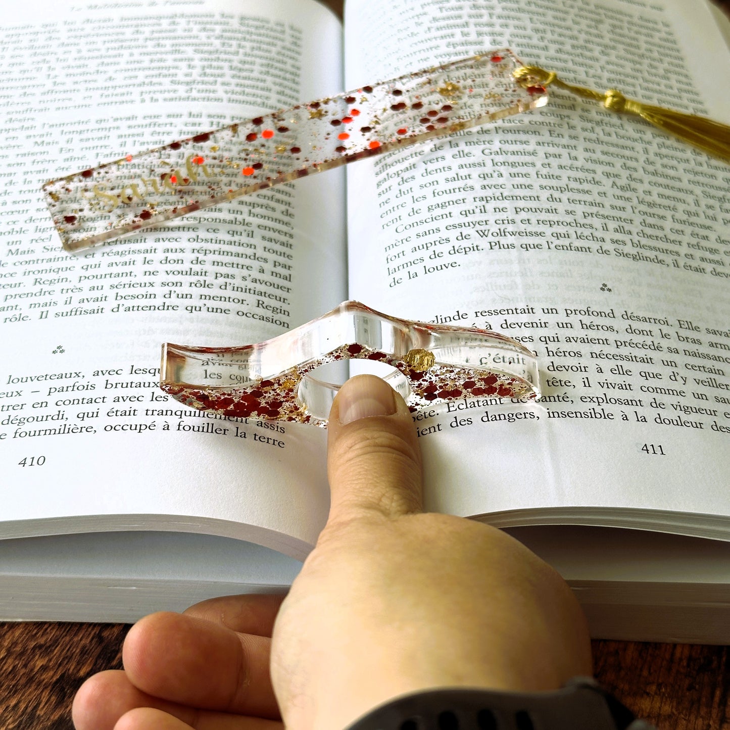 Marque-page et bague de lecture en résine époxy Or et Rouge