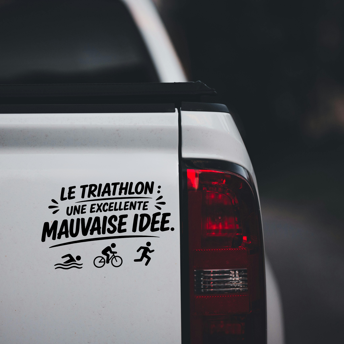 Sticker Le Triathlon Une Excellente Mauvaise Idée – Autocollant Humour Triathlon
