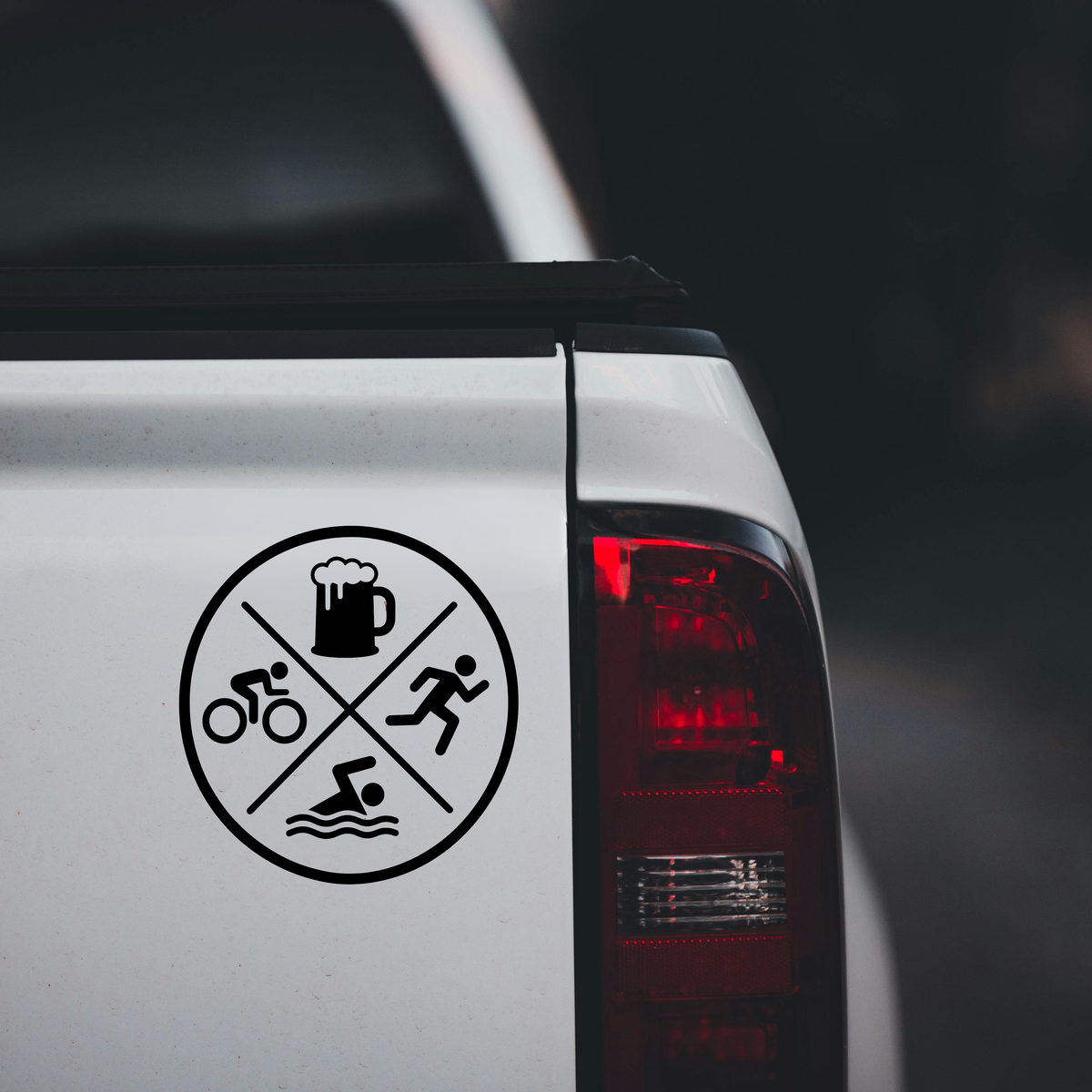 Sticker Triathlon La 4e Discipline Bière – Autocollant Humour Swim Bike Run