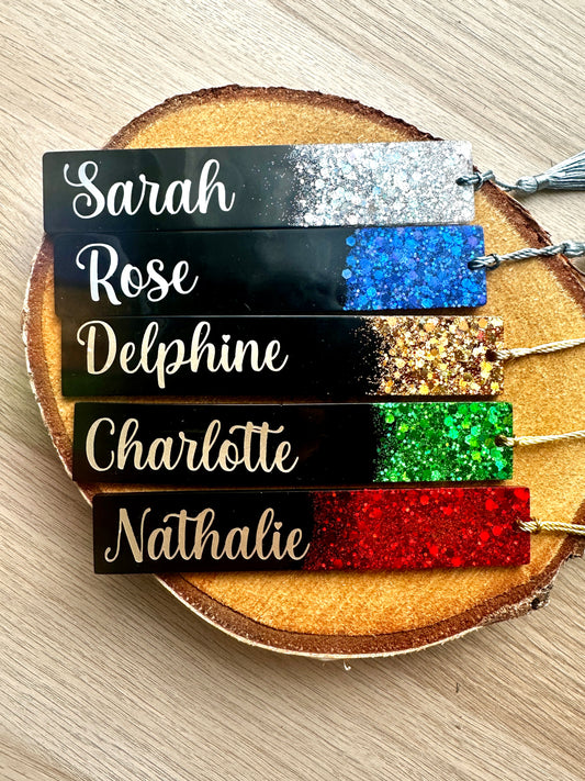 Marque-page personnalisé en résine époxy Noir & Paillettes