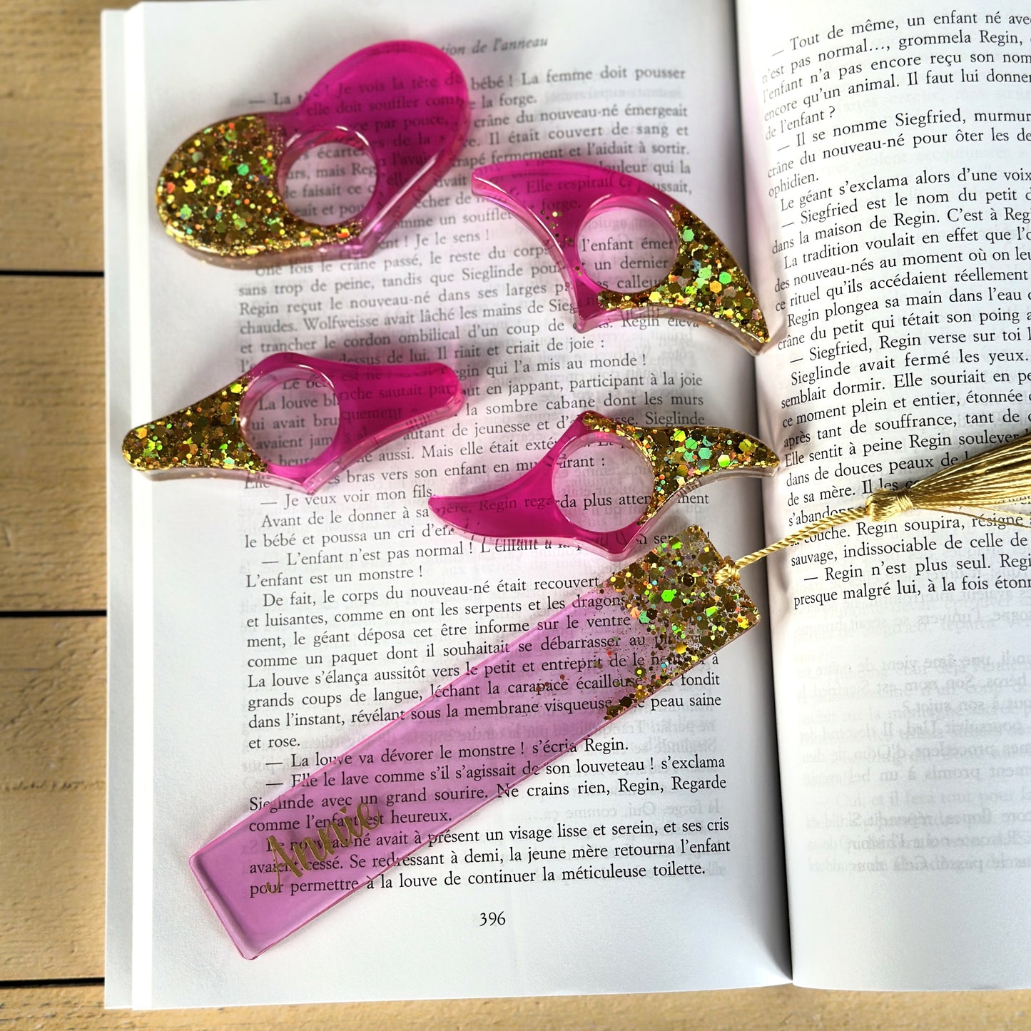 Marque-page et bague de lecture en résine époxy Rose et paillettes dorées