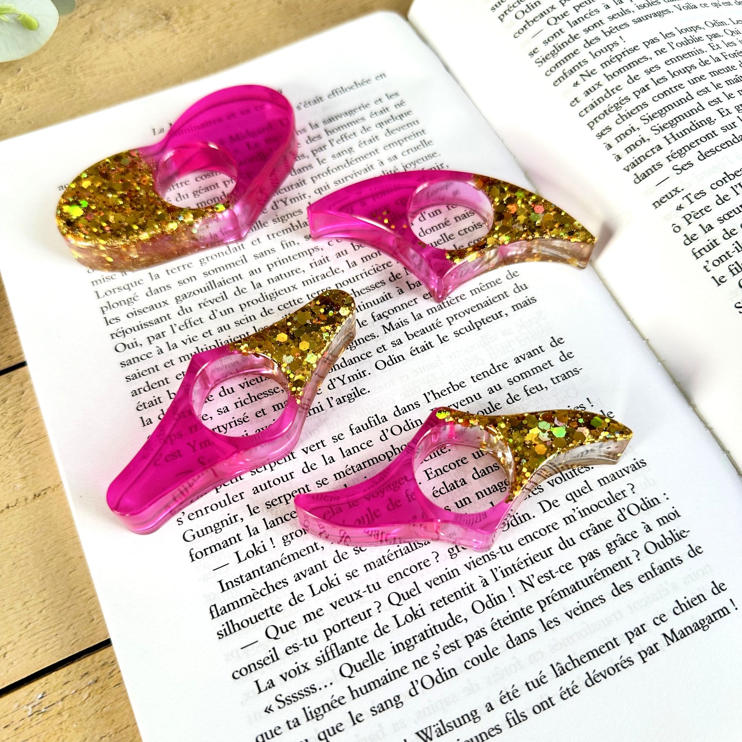 Marque-page et bague de lecture en résine époxy Rose et paillettes dorées