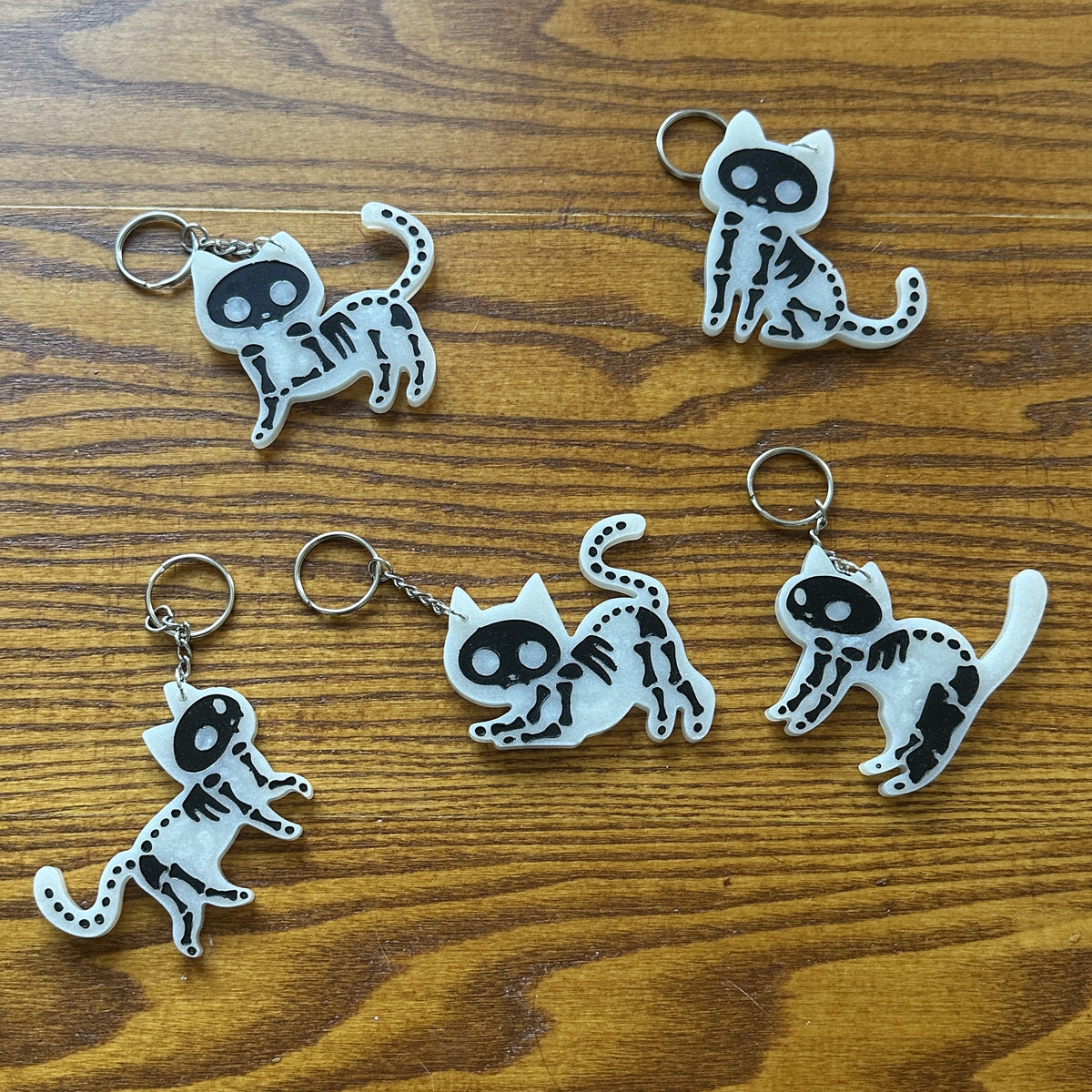 Porte-clés Halloween Chat Squelette —Blanc & Noir