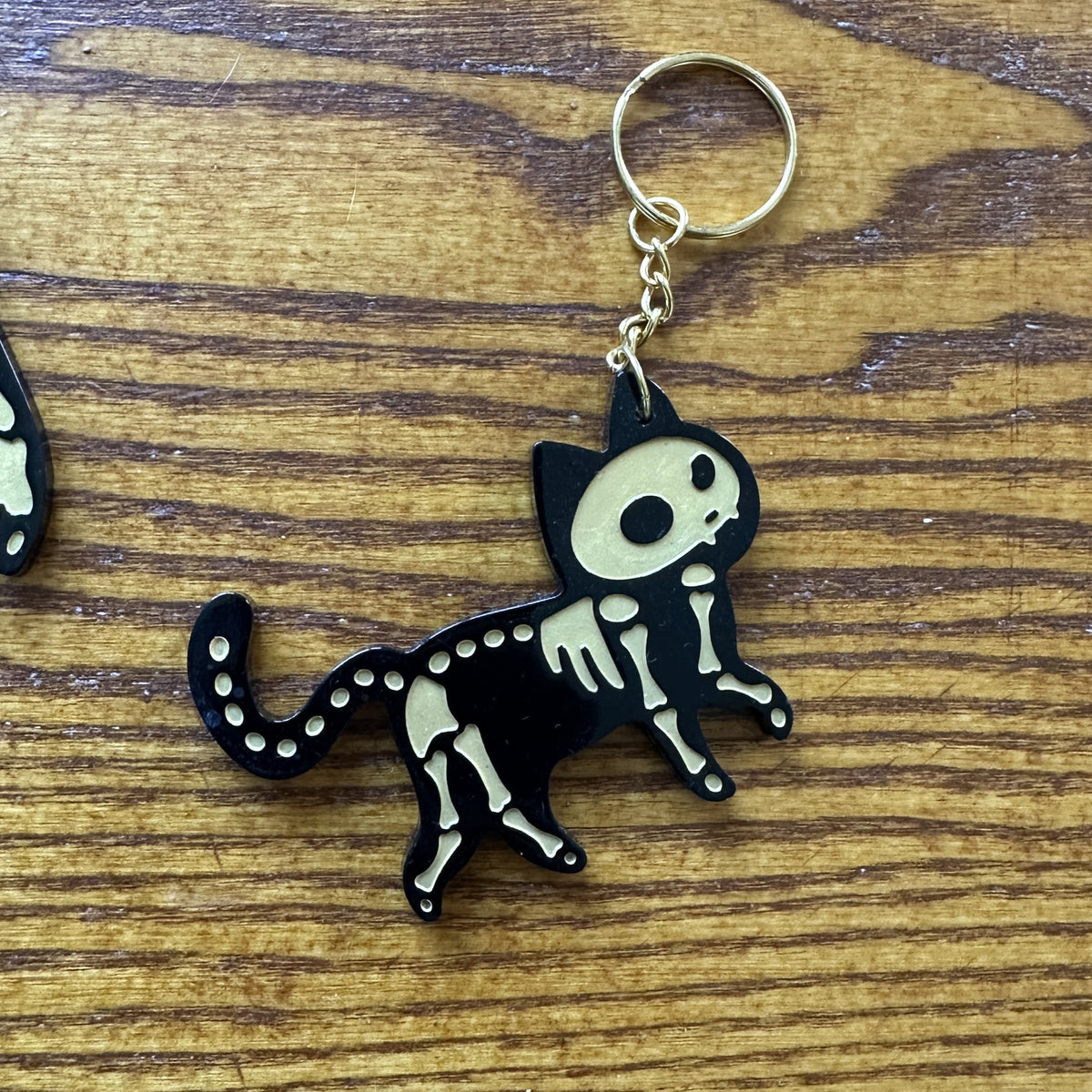 Porte-clés Halloween Chat Squelette — Noir & Or