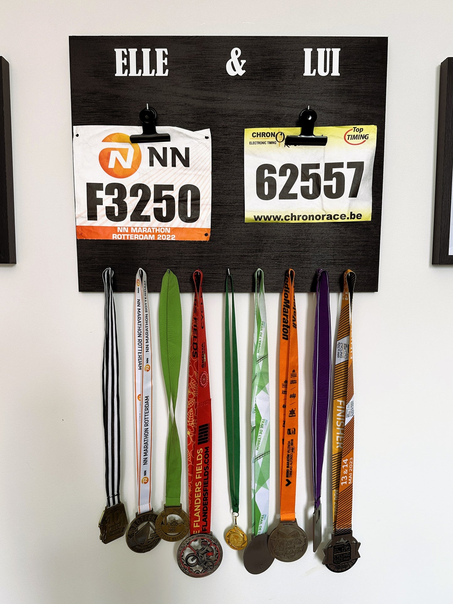 Porte-médailles running Elle & Lui en bois pour couple - Dossards