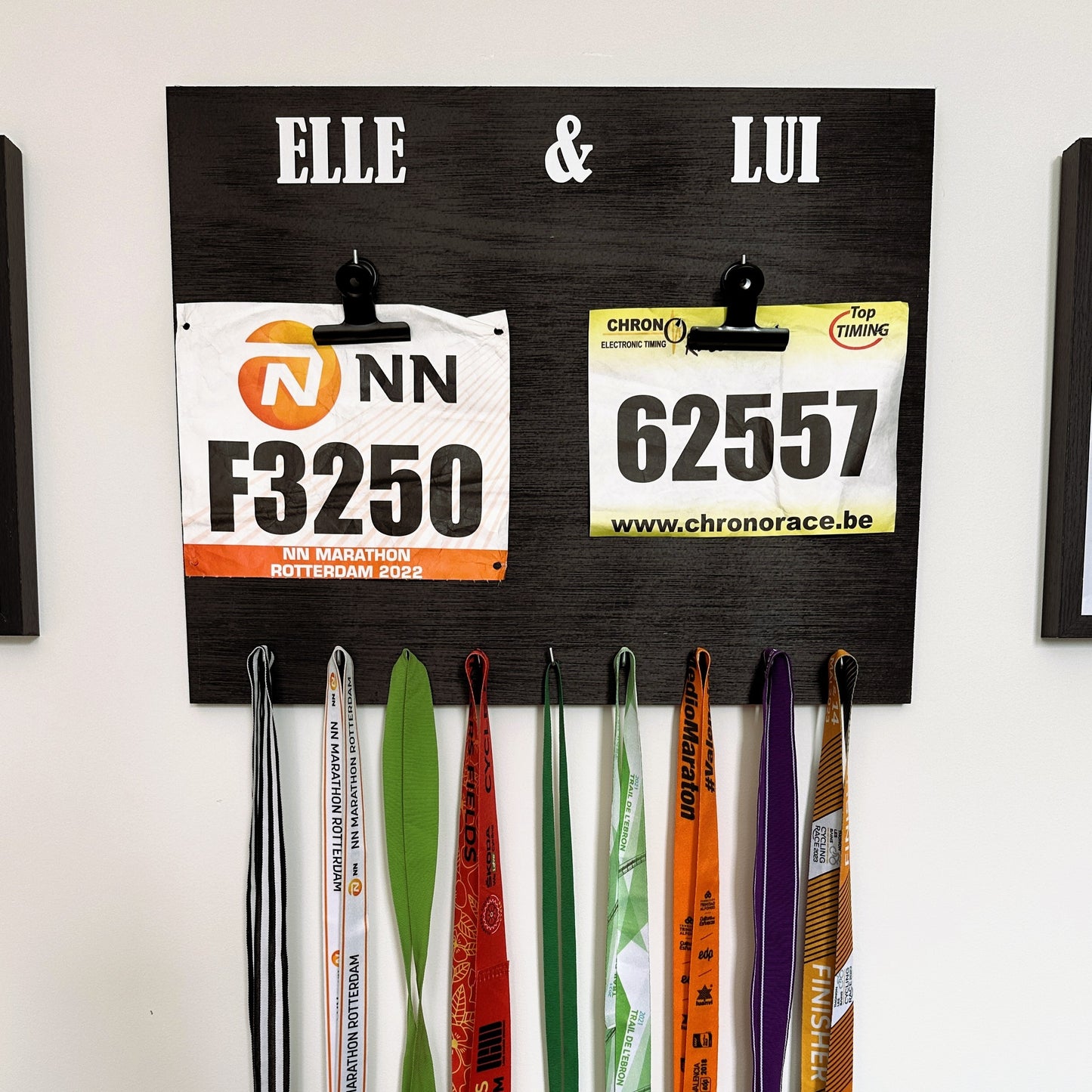 Porte-médailles running Elle & Lui en bois pour couple - Dossards