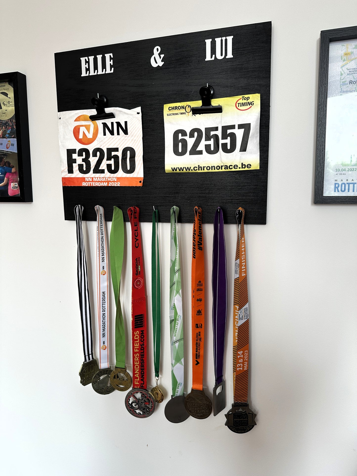 Porte-médailles running Elle & Lui en bois pour couple - Dossards