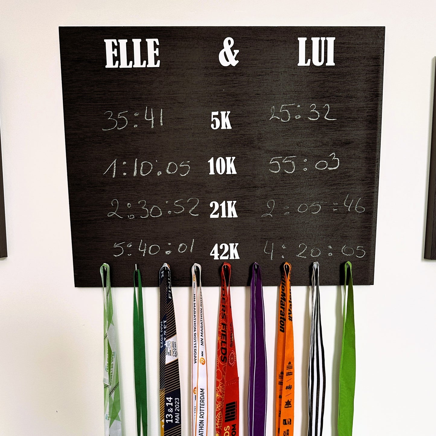 Porte-médailles running Elle & Lui en bois pour couple - Chrono