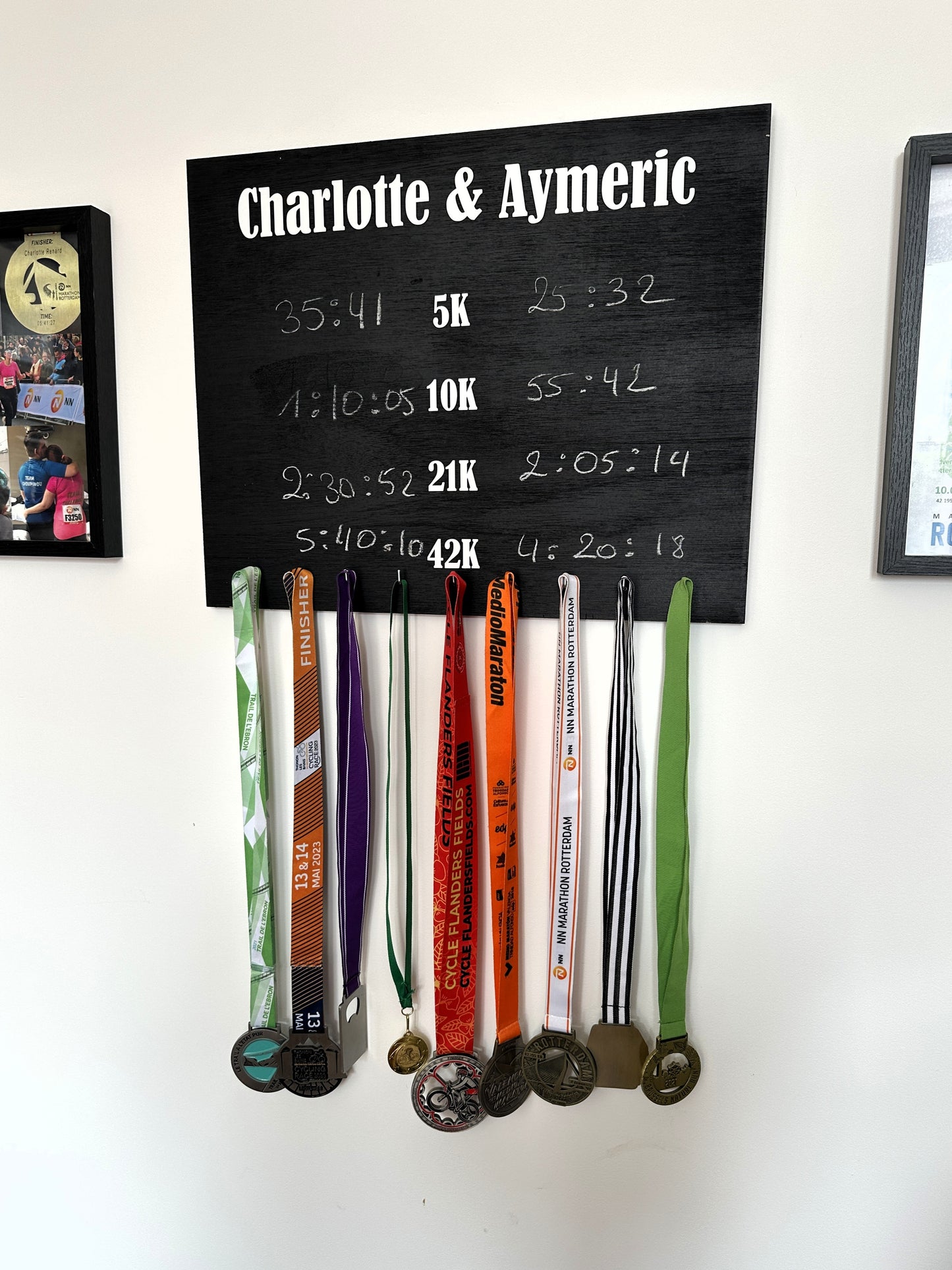 Porte-médailles running personnalisé en bois pour couple - Chrono