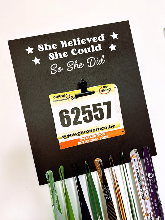 Porte-Médailles Running femme, She Believed She Could So She Did