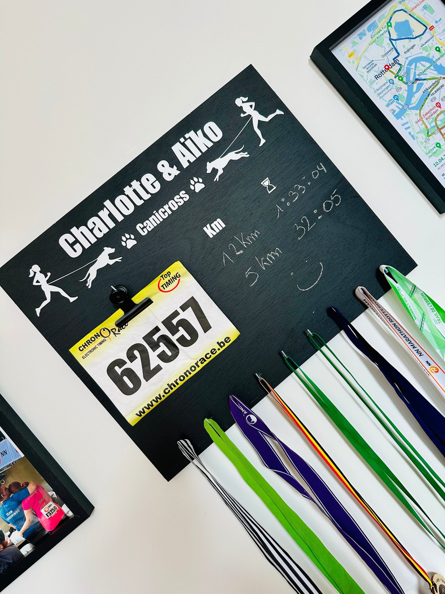 Porte-médailles canicross personnalisé en bois