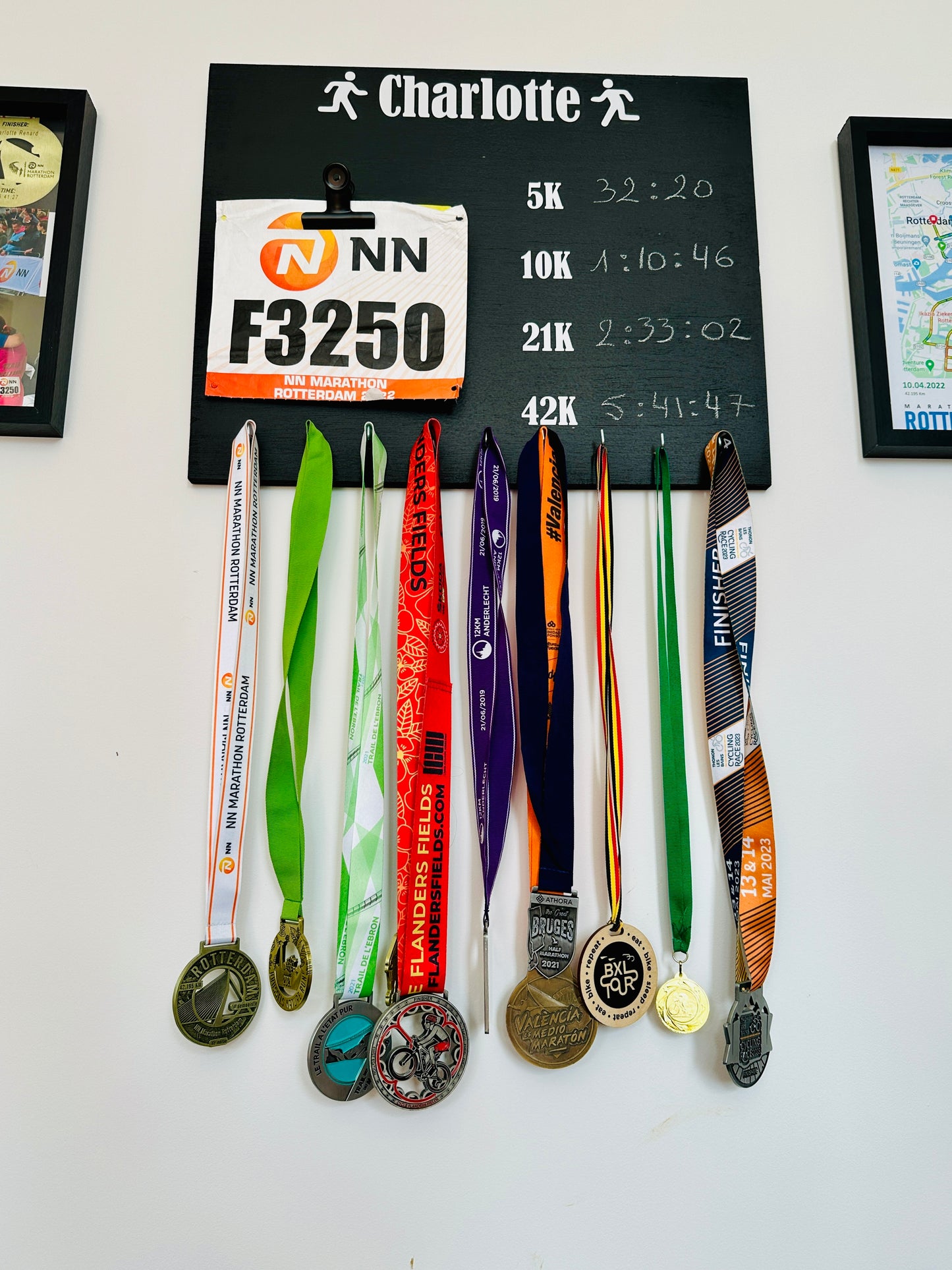 Porte-médailles running personnalisé en bois – Cadeau coureur, marathon