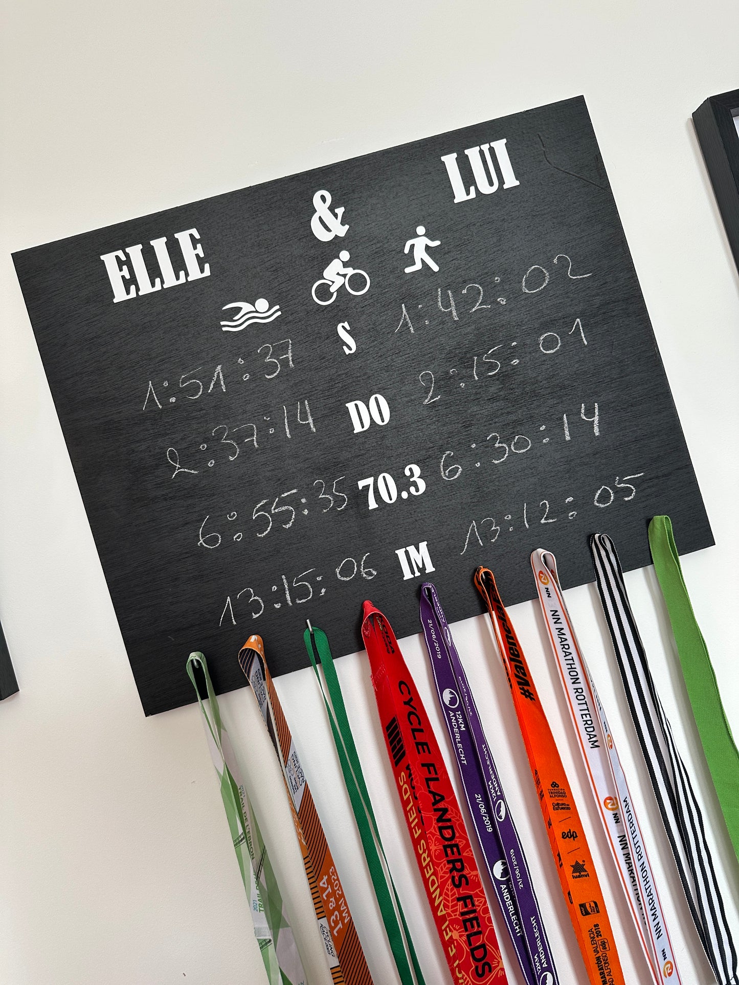 Porte-médailles triathlon Elle & Lui en bois pour couple - Chrono