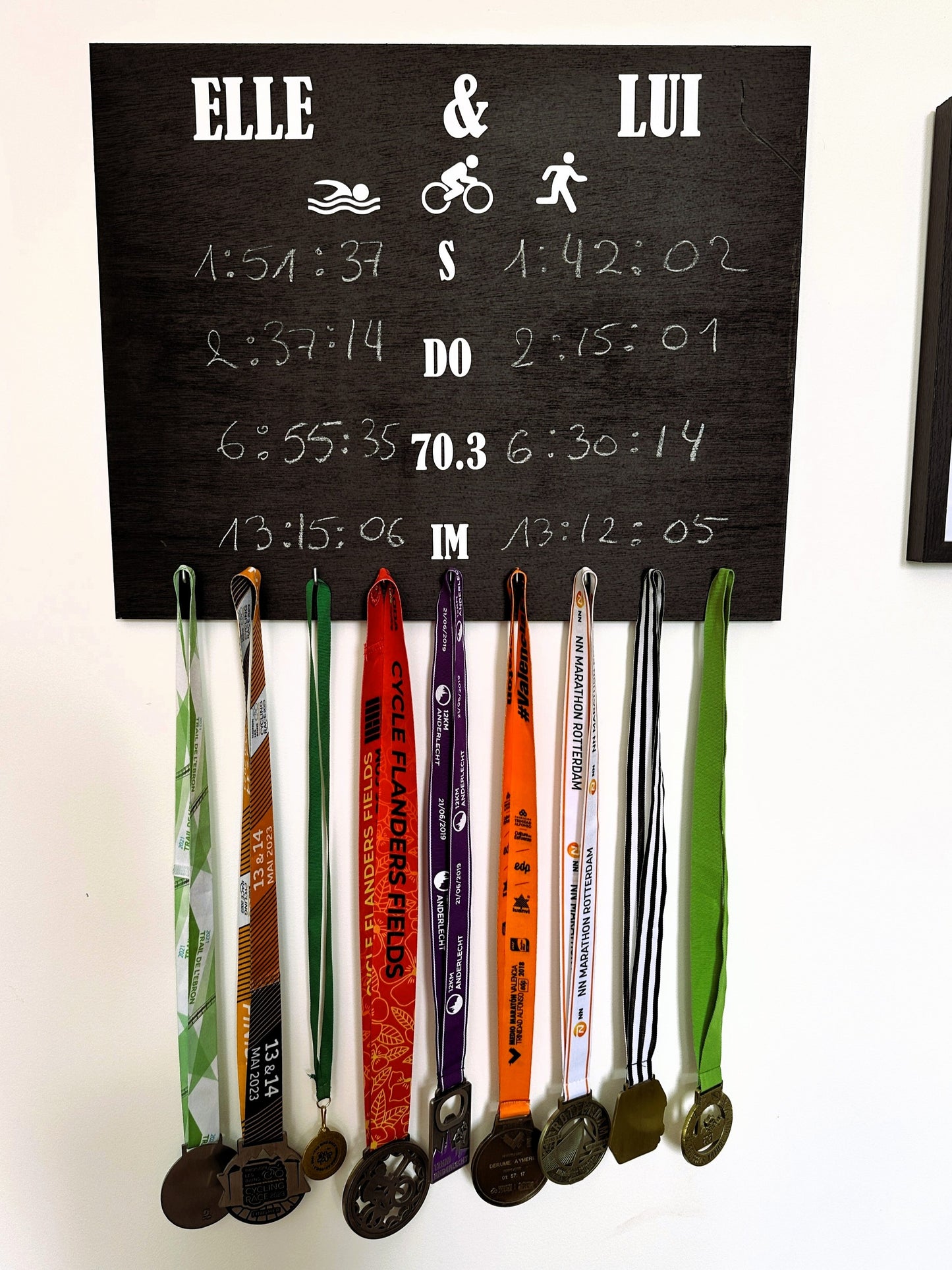 Porte-médailles triathlon Elle & Lui en bois pour couple - Chrono